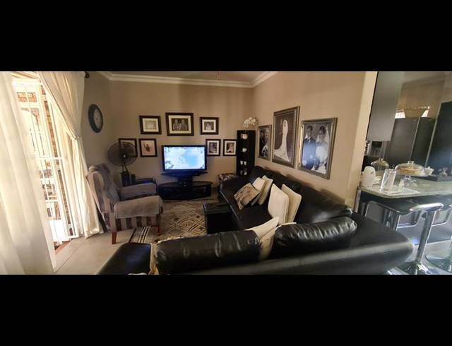 3 BEDROOM TOWNHOUSE FOR SALE IN ANNLIN